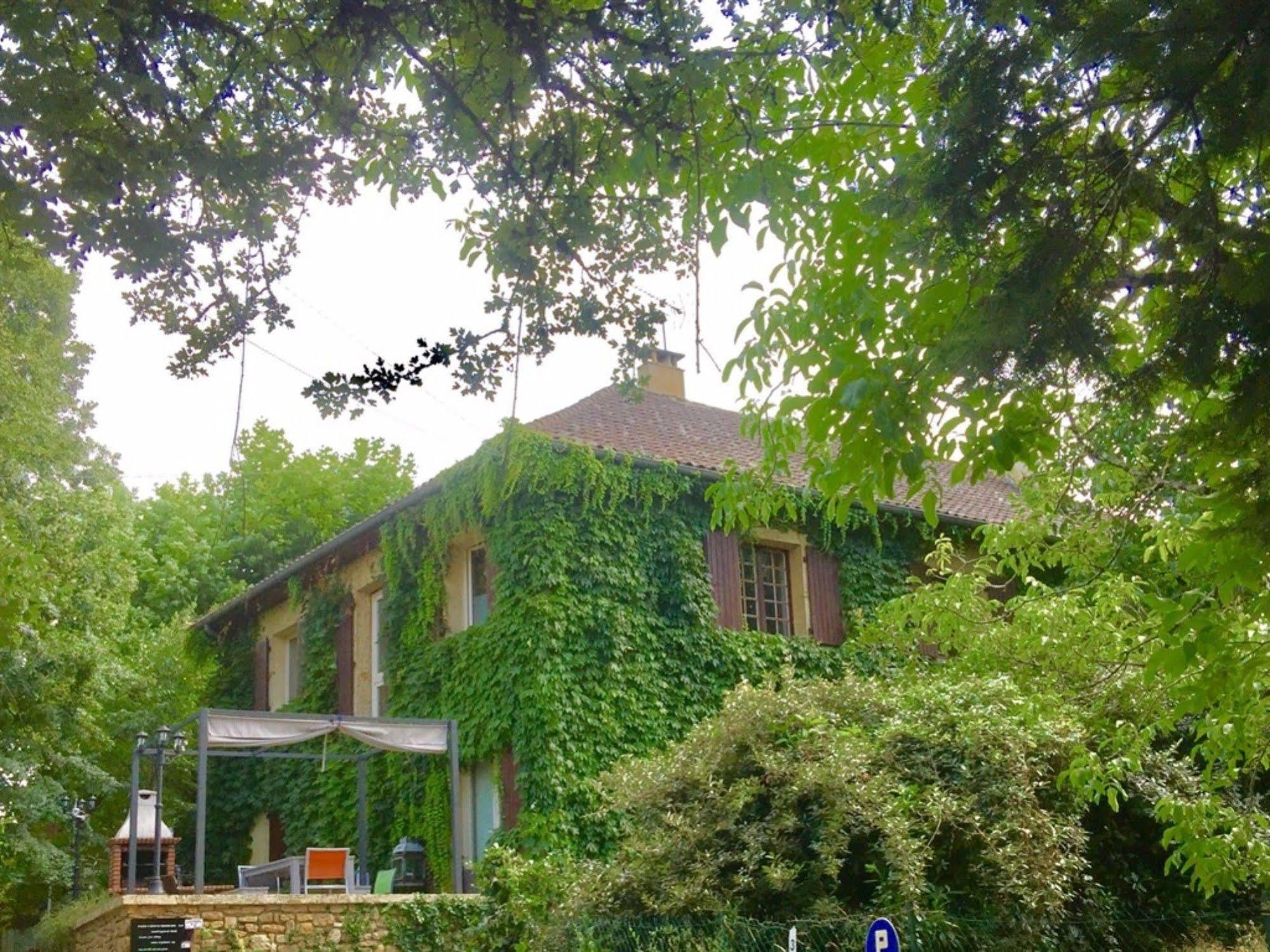 O Clair De Lune Au Coeur De Sarlat - Chambres Climatisees - Parking Prive - Piscine Chauffee - Spa Et Massages Kültér fotó
